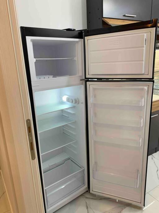 Lux Appartment , 3 Rooms Full Extra , City Center テッサロニキ エクステリア 写真