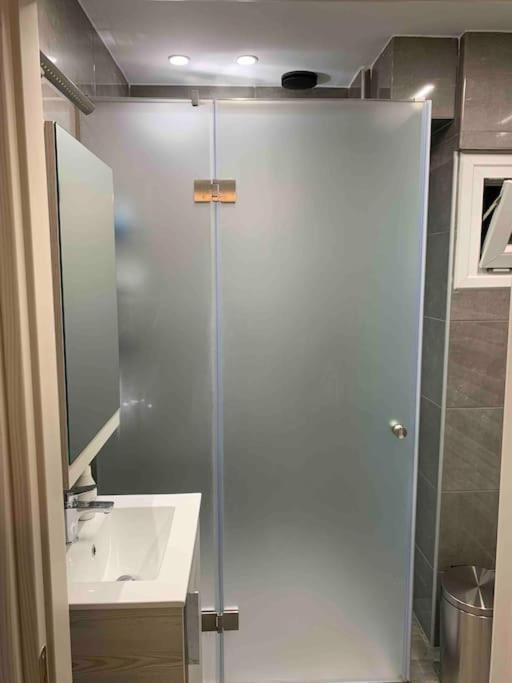 Lux Appartment , 3 Rooms Full Extra , City Center テッサロニキ エクステリア 写真